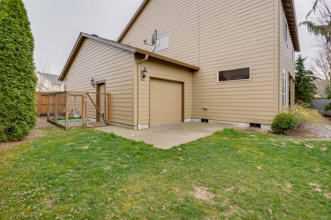Building Photo - 3+ Bedroom 2.5 Bath with Office and Bonus Room - Indoor Play Structure - North Salmon Creek