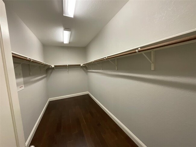 Building Photo - 3928 Crest Ln