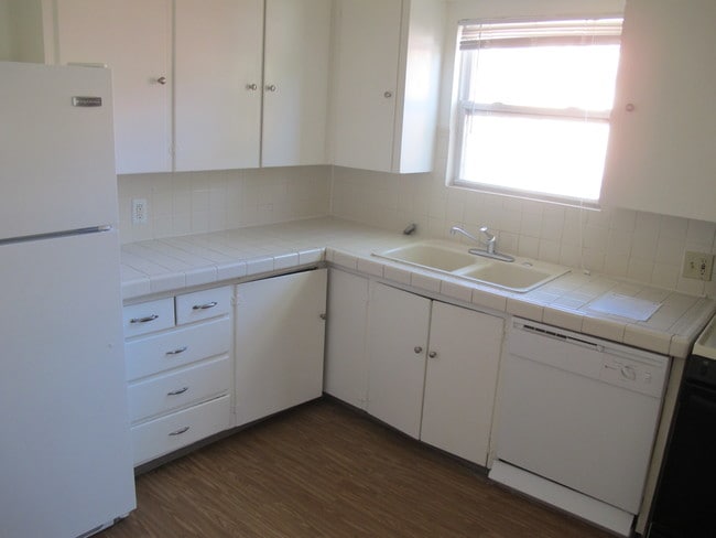 Building Photo - Plaza Del Sol