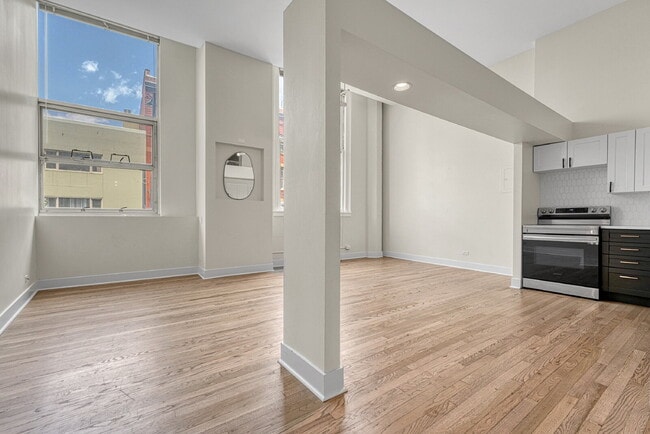 Building Photo - $1,550.00, 1 bed1 bath Updated Condo located in the heart of Denver