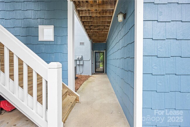 Building Photo - 1016 Southwest Dr