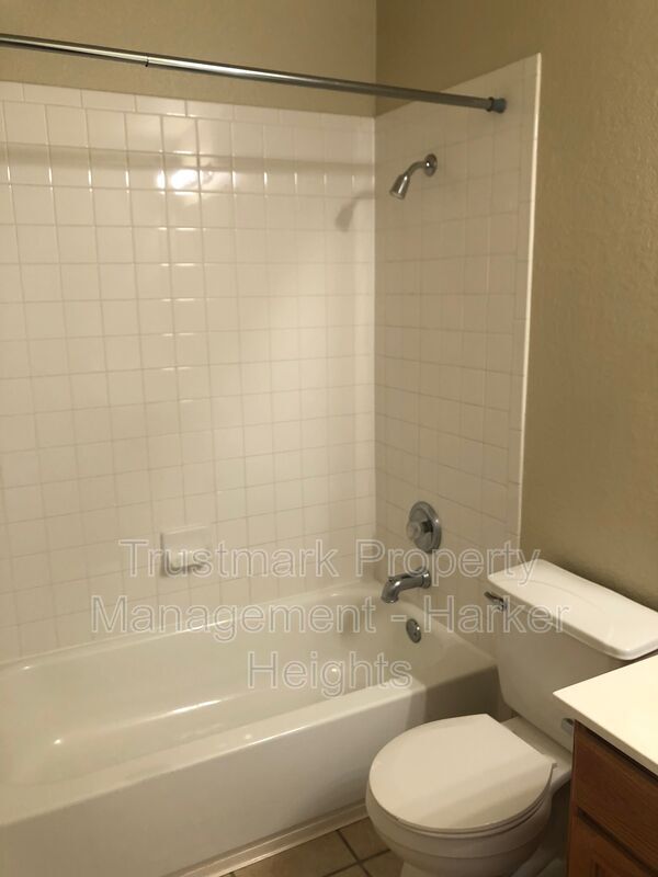 Building Photo - 4705 Golden Gate Dr