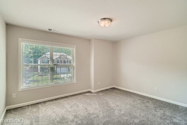 Building Photo - 4 br, 2.5 bath House - 6410 Country Lake R...