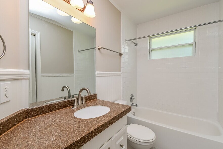 Building Photo - 1755 Farm Way