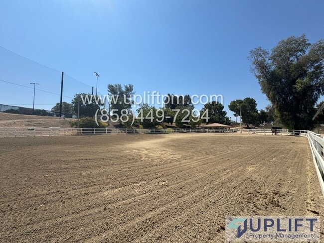 Building Photo - Gated Community Canyon Lake - Large 3 bedr...
