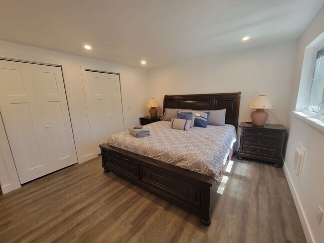 Building Photo - Spacious 4-bedroom + study home; Includes Hot tub and Pool Table - Avail. Now!