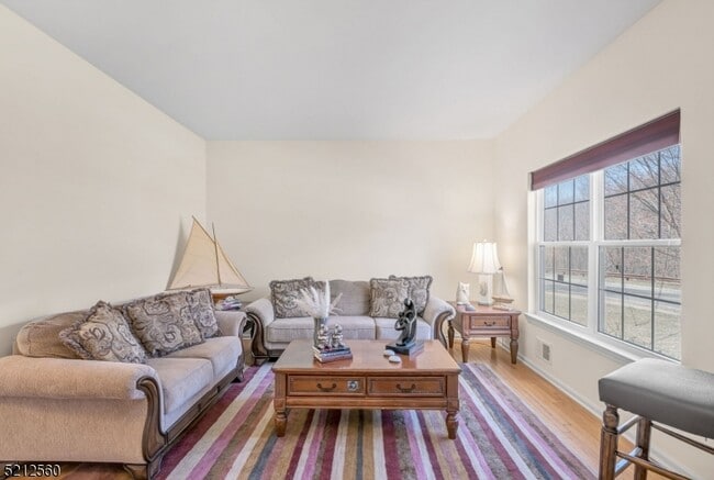 Building Photo - 706 Skyline Dr