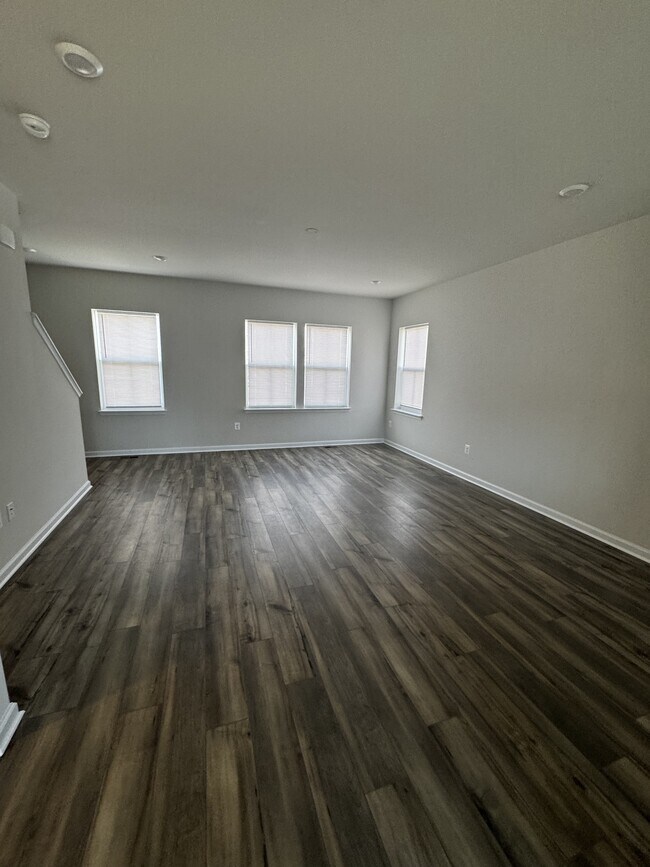 Building Photo - 122 Milburn Dr