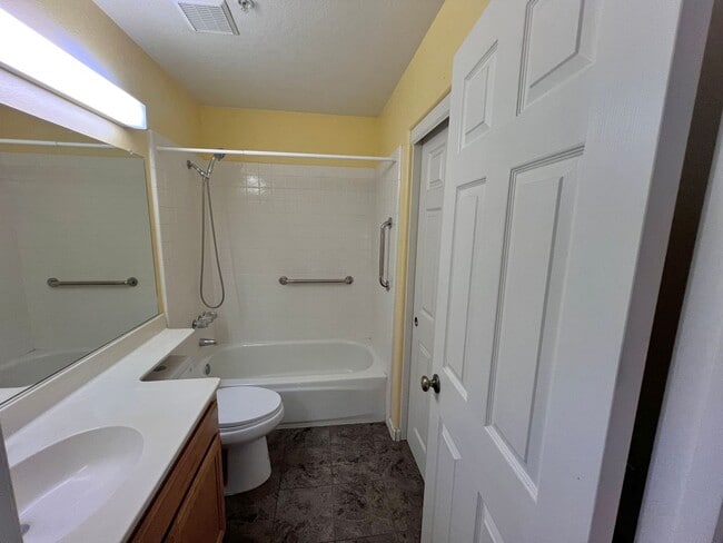 Building Photo - Prime Petaluma 3-Bedroom, 2.5-Bath Home Near Shopping & Amenities