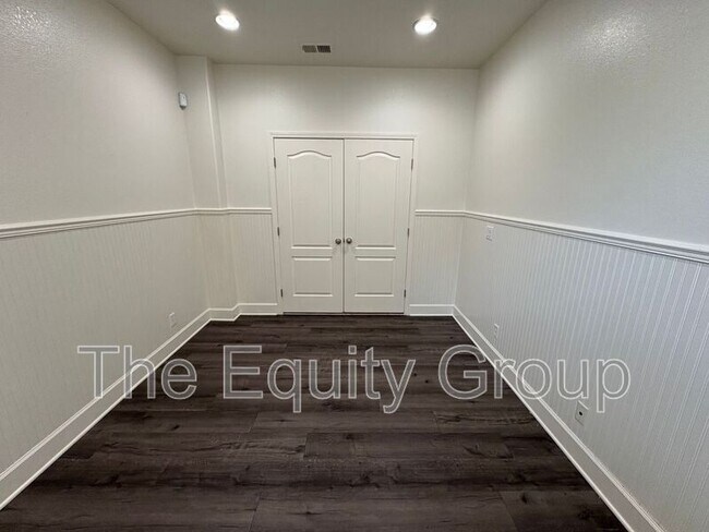 Building Photo - 2422 N Leila St