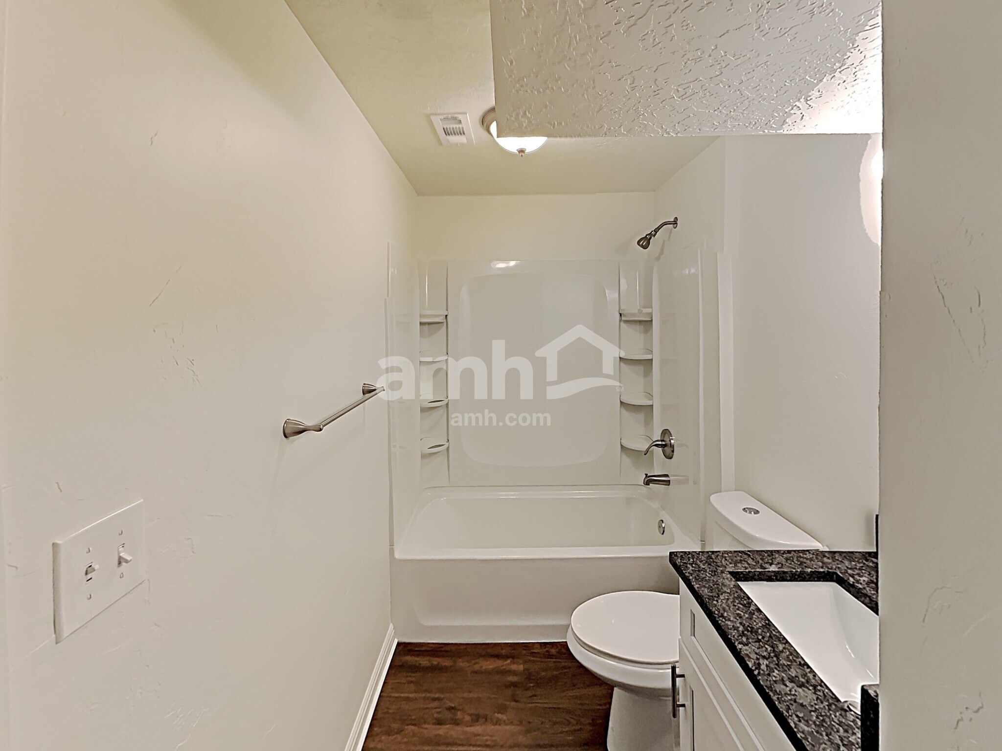 Building Photo - 2558 75 E