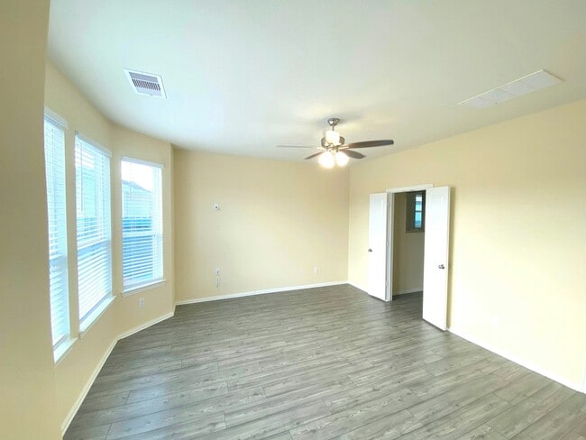 Building Photo - 29880 Dovetail Blf Ln