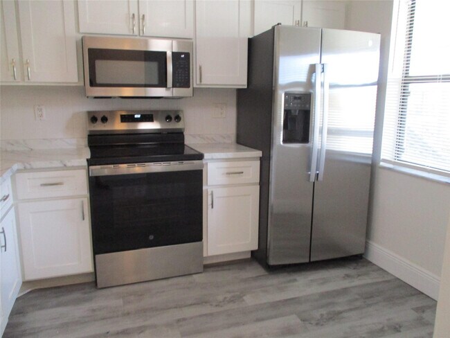 Building Photo - 22040 Palms Way