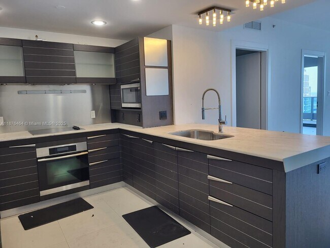 Building Photo - 200 Biscayne Blvd Way