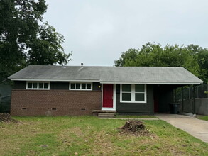 Building Photo - 3-Bed Home with Gleaming Hardwood Floors in Tulsa