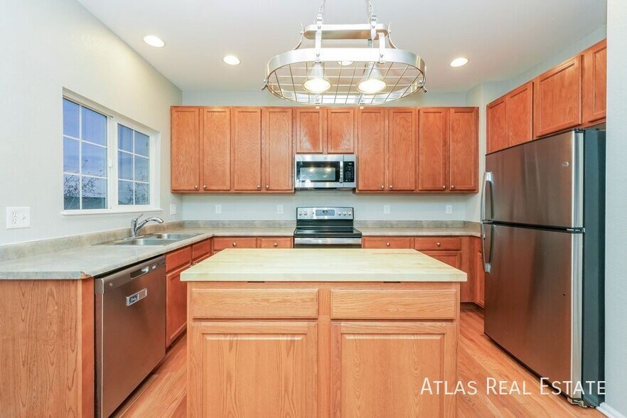 Building Photo - 6423 Elsinore Dr