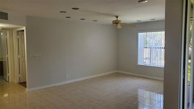 Building Photo - 4760 NW 22nd St