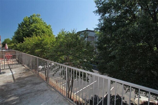 Building Photo - 659 Auburn Ave NE