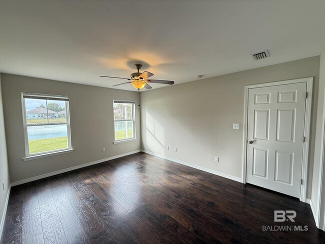 Building Photo - 912 Sentinel Cir