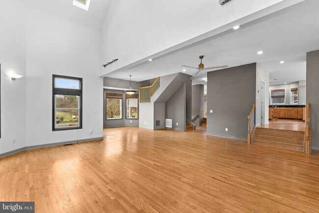 Building Photo - 19451 Youngs Cliff Rd