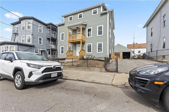 Primary Photo - 94 Japonica St