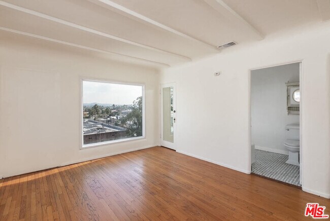 Building Photo - 2030 Vine St