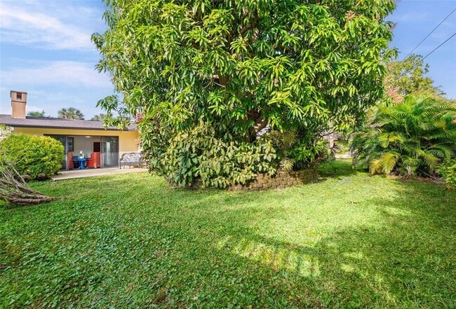 Building Photo - 7215 Westmoreland Dr