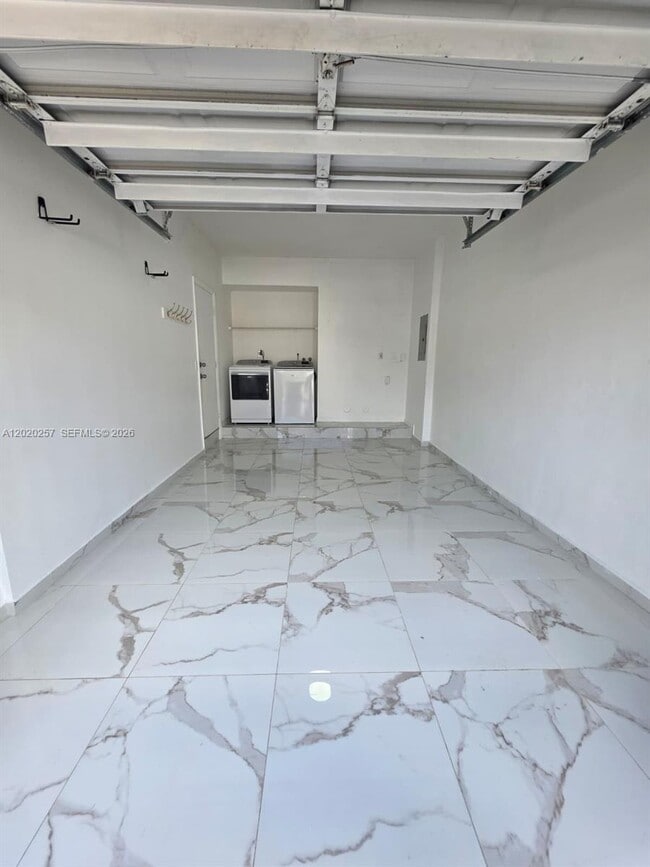 Building Photo - 10245 SW 154th Pl