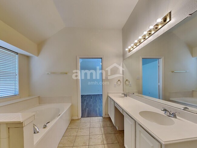 Building Photo - 2500 Kariba Ln