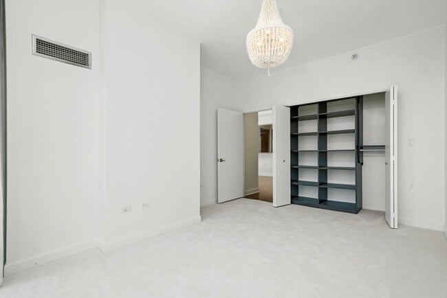 Building Photo - 1201 S Prairie Ave