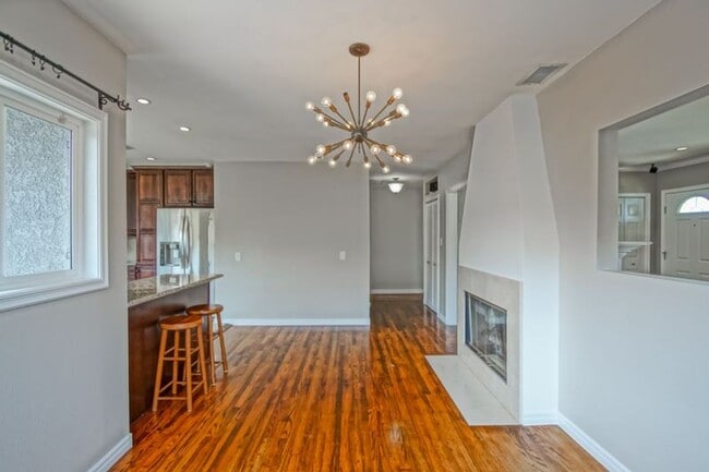 Building Photo - Beautifully Remodeled, Bright & Airy Home w/ Detached Bonus Room w/ Bath & 1-Car Garage, Front Ya...