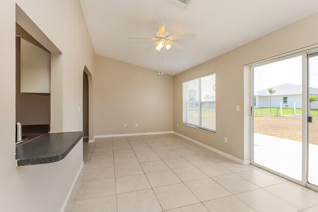 Building Photo - 2210 SE 15th St