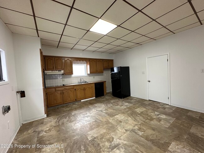 Building Photo - 732 Main St