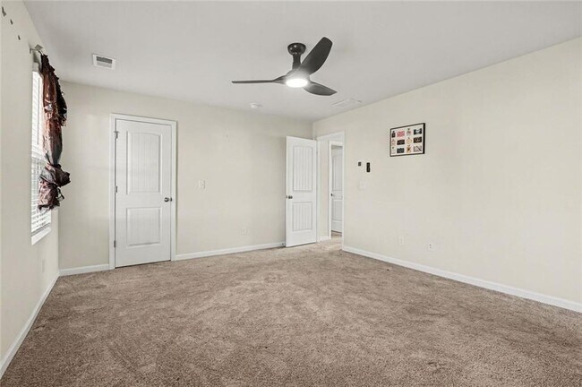 Building Photo - 318 Sandy Creek Dr