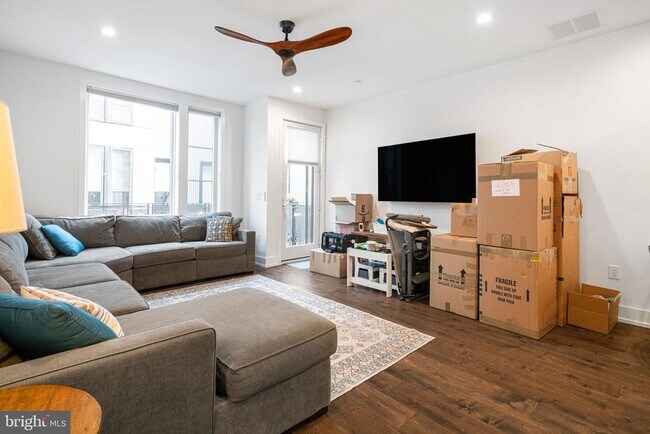 Building Photo - 1757 Waterloo St