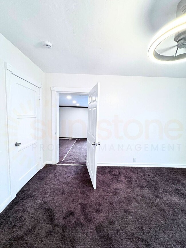 Building Photo - 1542 Meserve St