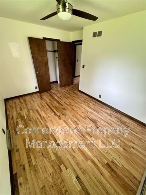 Building Photo - 202 W 14th St