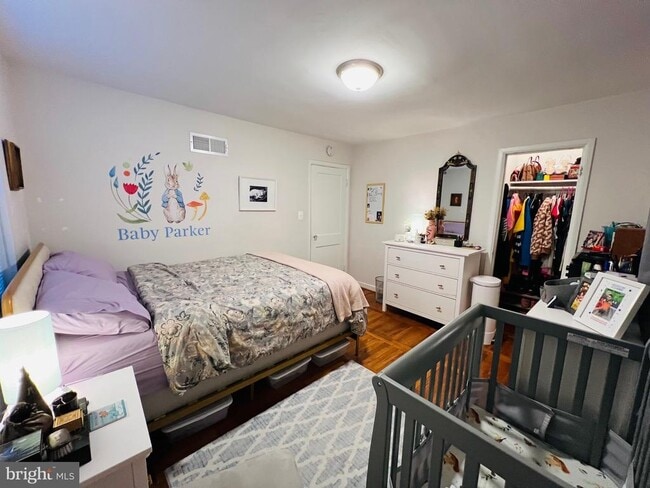 Building Photo - 909 S Irving St