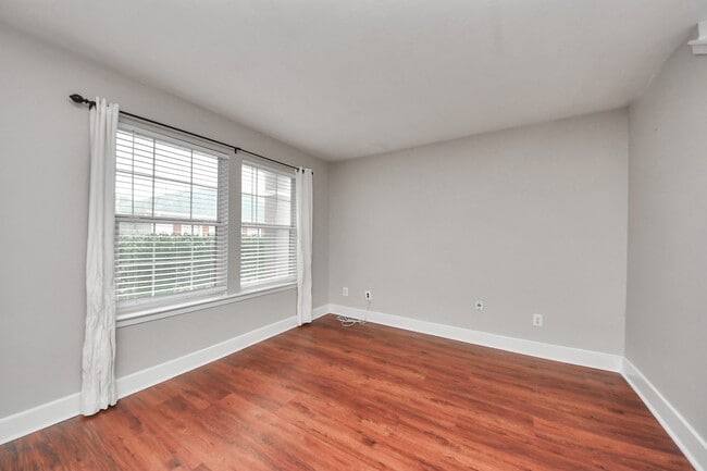 Building Photo - 1536 Kew Garden Dr