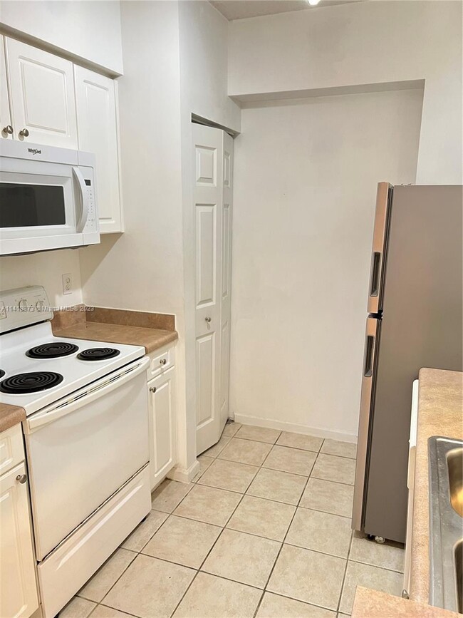 Building Photo - 17145 N Bay Rd