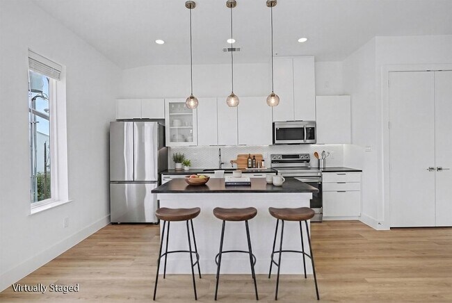 Building Photo - 2217 N Fitzhugh Ave