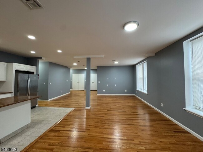 Building Photo - 610 Devon St