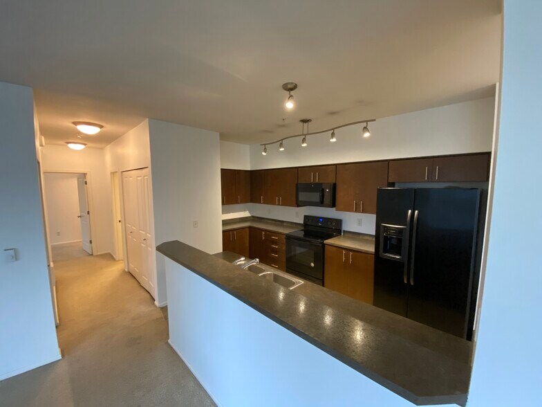 Building Photo - 15720 Manor Way