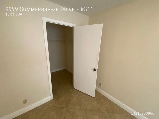 Building Photo - Beautiful 1/1 in Summerbreeze Condominums