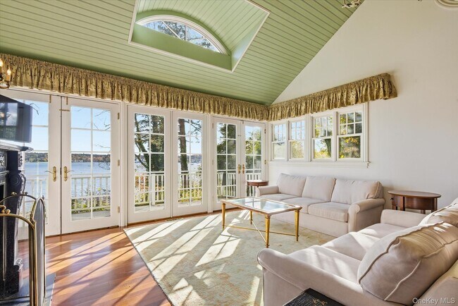 Building Photo - 508 Centre Island Rd