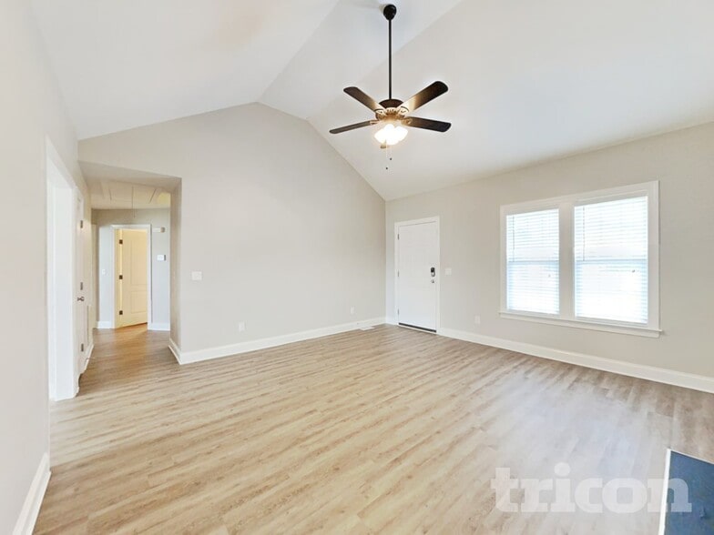 Building Photo - 224 Melanie Ln