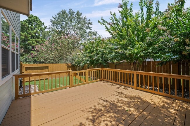 Building Photo - 11 Scenic Brook Ct
