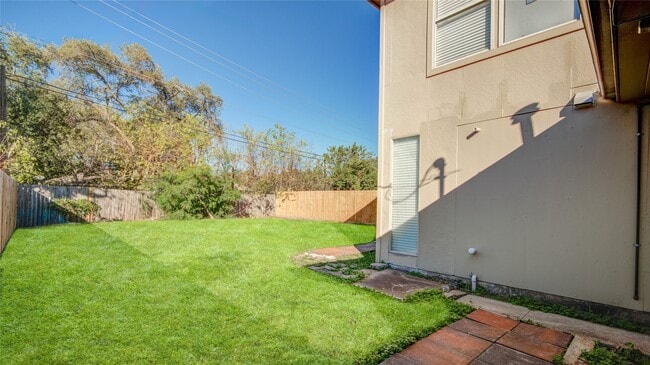 Building Photo - 5902 Hornwood Dr