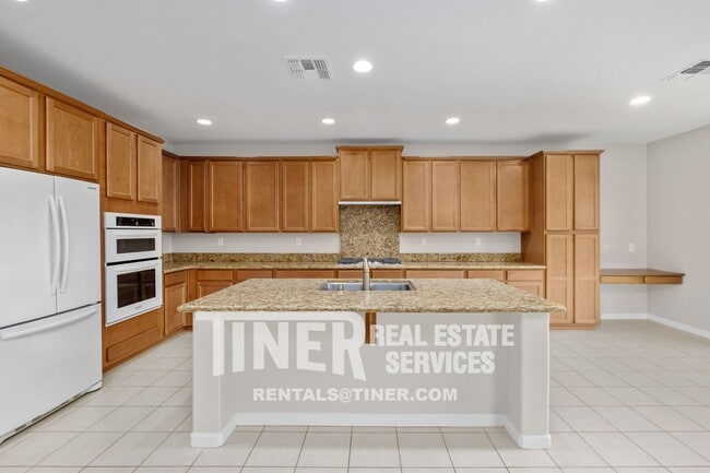 Building Photo - 3152 Overton Way