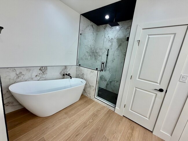 Building Photo - 16106 Archway Dr